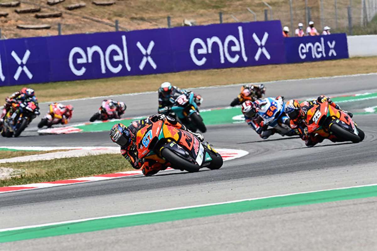 Das Moto2-Rennen in Montmeló: Remy Gardner (87) führt vor Raúl Fernandez (25)