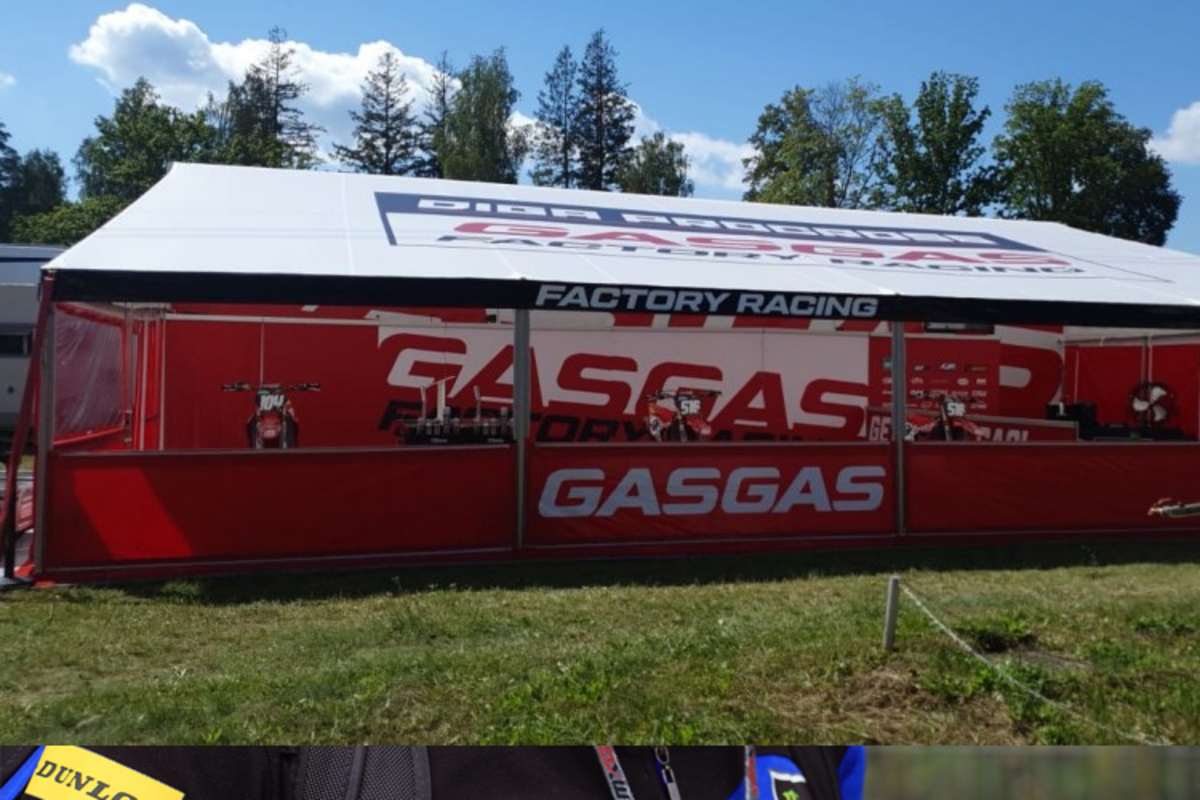 Das neue Zelt vor dem neuen Sattelschlepper