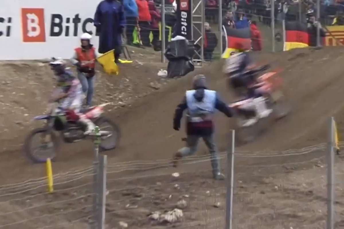 Jago Geerts fährt nach seinem Fehler entgegen der Fahrtrichtung