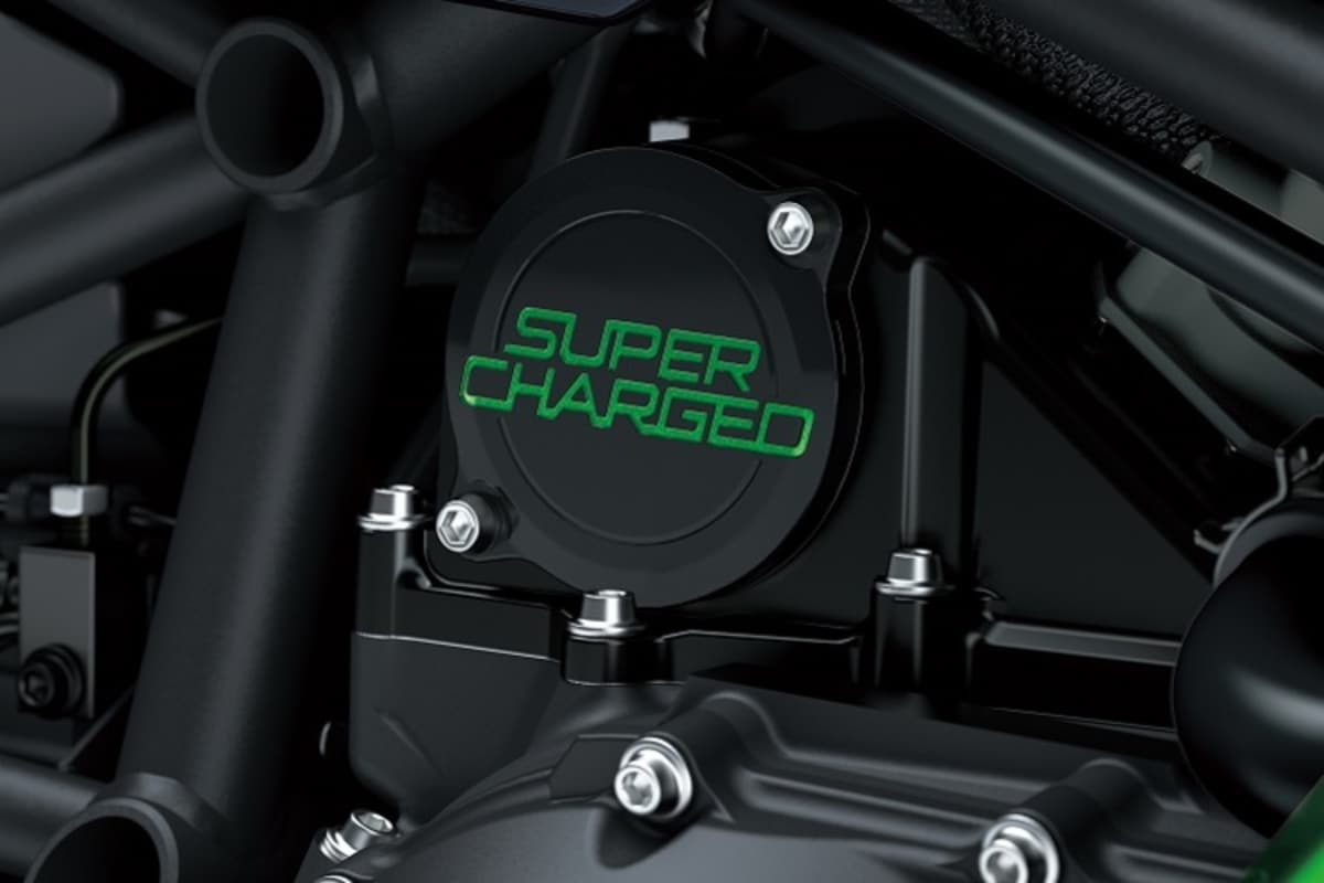 Das bietet nur Kawasaki: Dampf aus vier Kompressor-beatmeten Zylindern