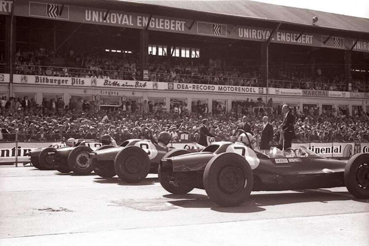 Erste Reihe auf dem Ring: Hubert, Marko, Quester und Rojkowski