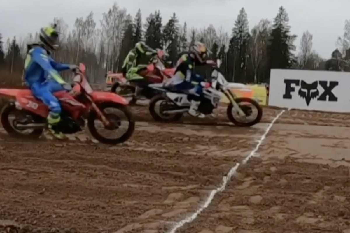 Pauls Jonass gewann im zweiten Lauf den Holeshot