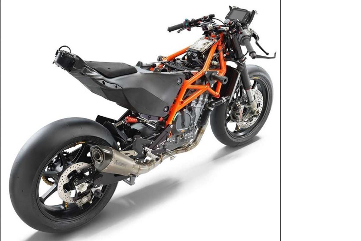 Fahrwerk der KTM RC 8C: Mitsamt der verbauten Komponenten weitestgehend übernommen von Krämer