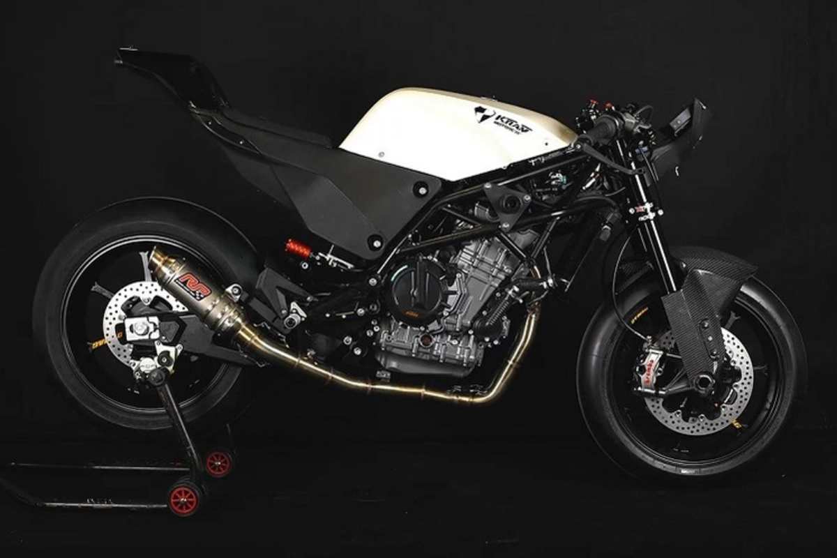 Finde die Unterschiede der Krämer GP2 890R zur KTM RC 8C