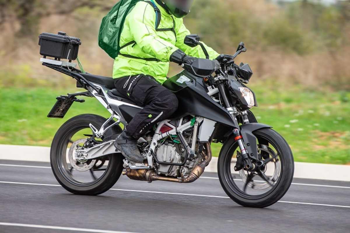 Die aufwändige Auspuffanlage beinhaltet eine Kat-Patrone nahe am Zylinderkopf für eine kurze Aufwärmphase 