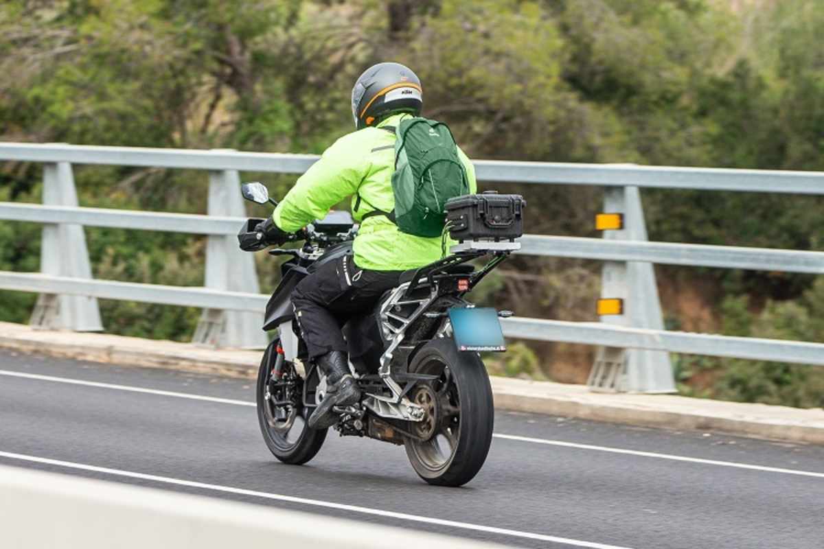 Das Rahmenheck aus Aludruckguss ist nicht nur Zweckteil, sondern auch Designerstück