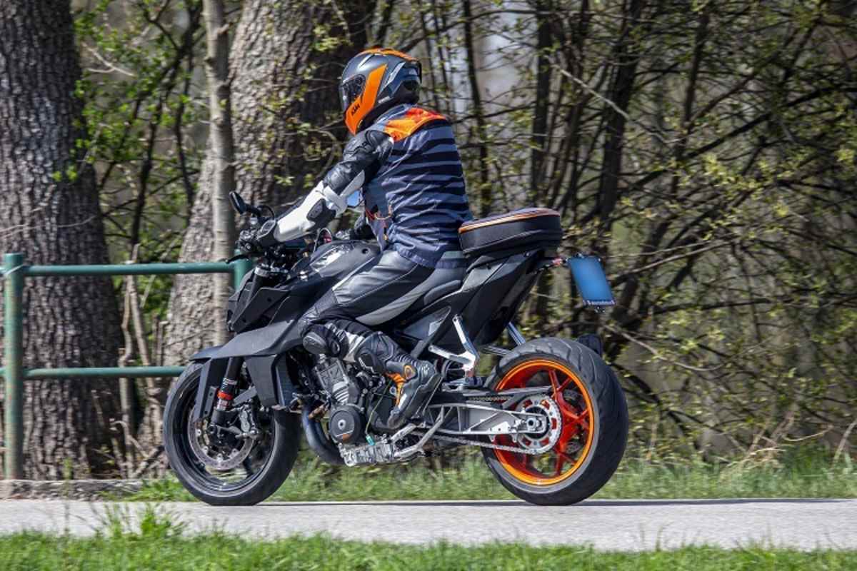 Grössere Kühler deuten an, dass im Motor mehr als die 125 PS der aktuellen 890 Duke stecken