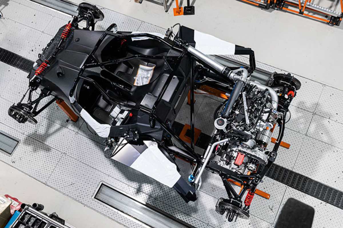 In Graz werden die ersten Rennfahrzeuge zusammengebaut