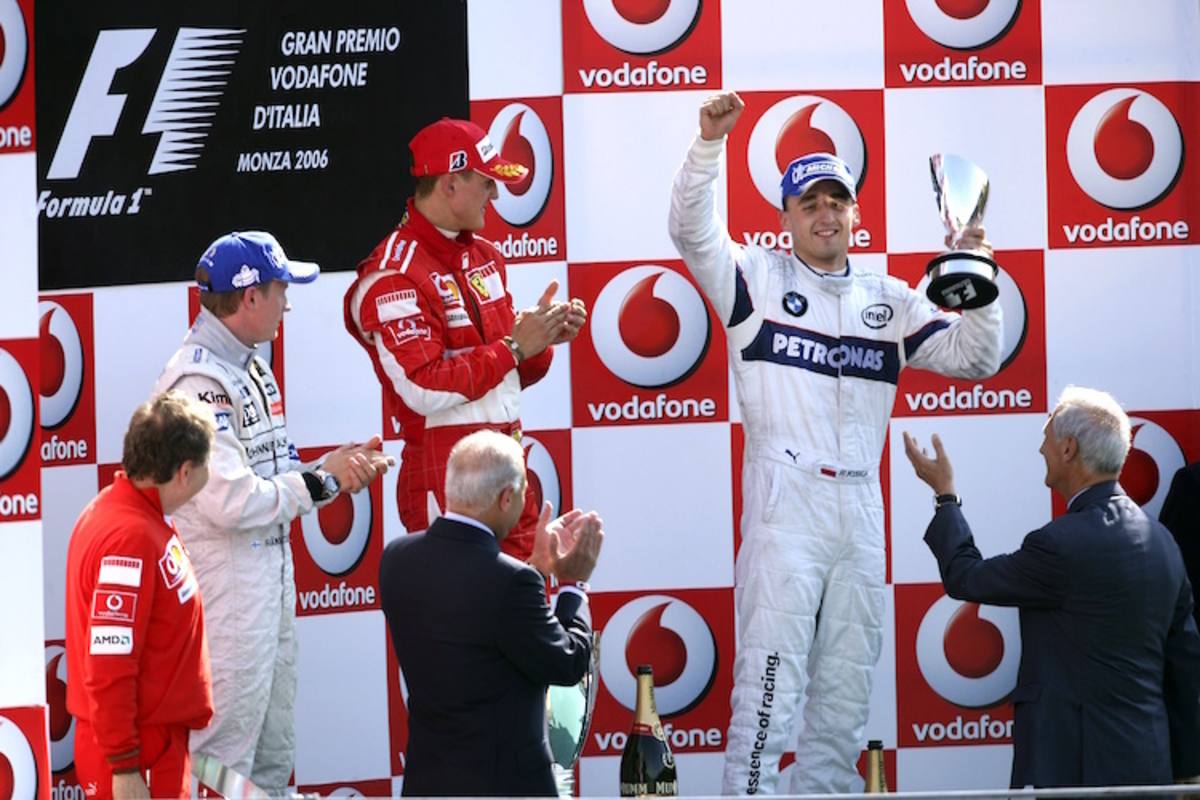 Robert Kubica (rechts) als Dritter des Italien-GP in Monza, Kimi Räikkönen und Michael Schumacher applaudieren