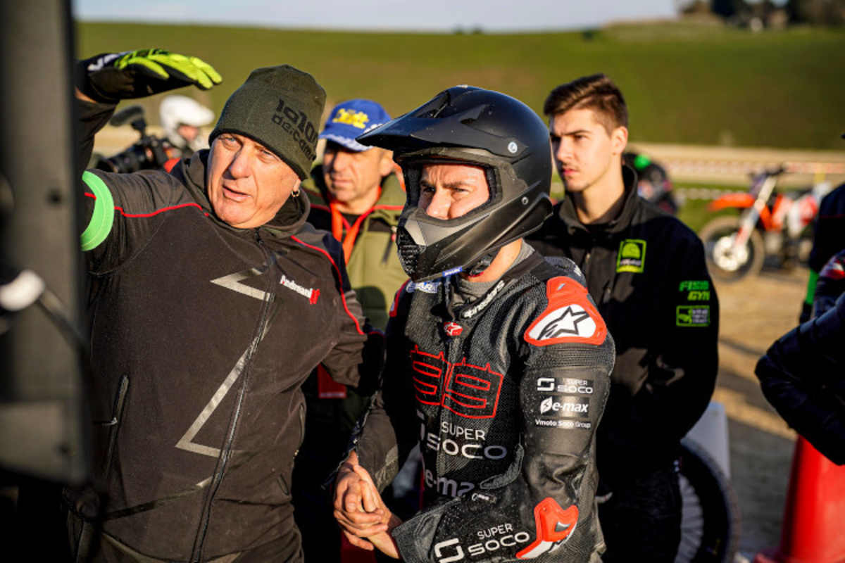 Jorge Lorenzo wirft einen Blick auf den Zeitenmonitor