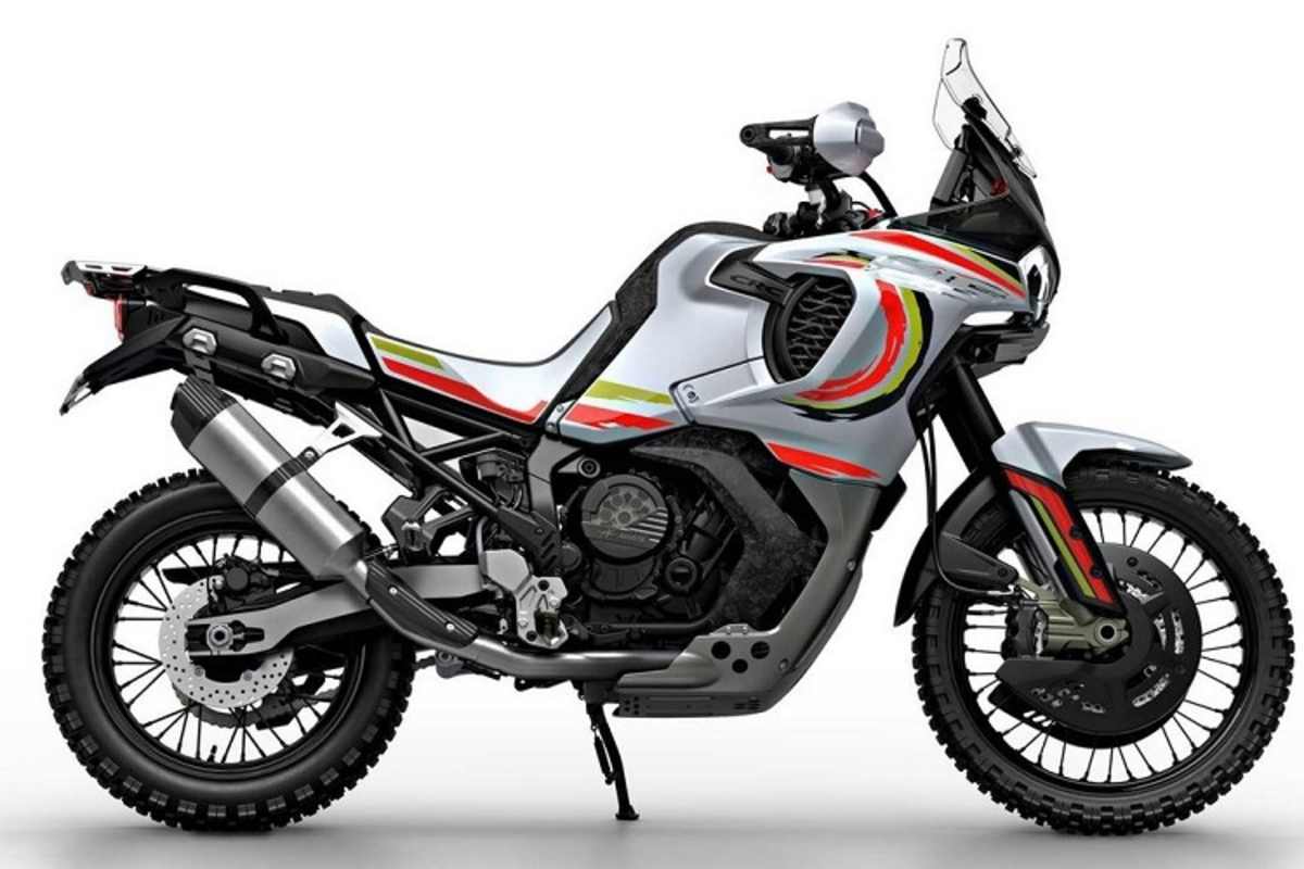 Drahtspeichenräder in 21 und 18 Zoll signalisieren echte Offroad-Kompetenz der MV Agusta Lucky Explorer 9.5