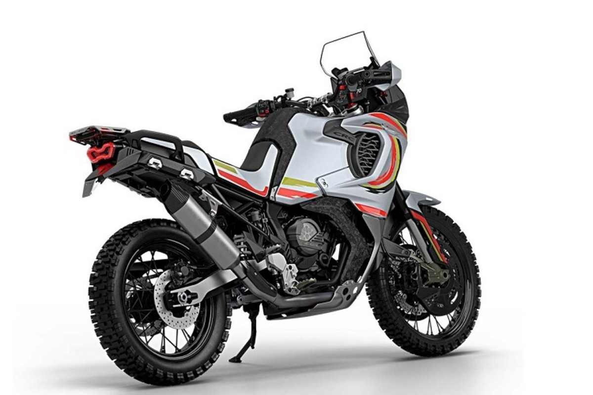 Sehr diskret ins Heck integriert sind die Befestigungspunkte, an denen die Seitenkoffern eingeklinkt werden