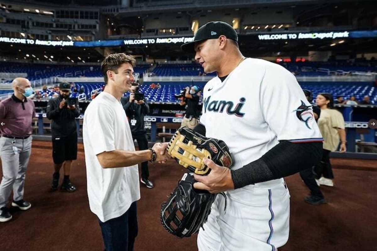 WM-Leader Charles Leclerc warf ein paar Bälle