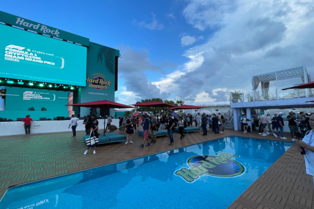 Einer von zwei Pools in der Beach-Region