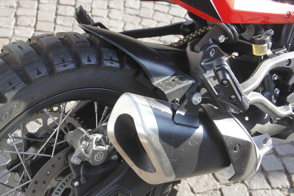 Enganliegender Auspuff, dem Euro5-kompatibler Sound entweicht