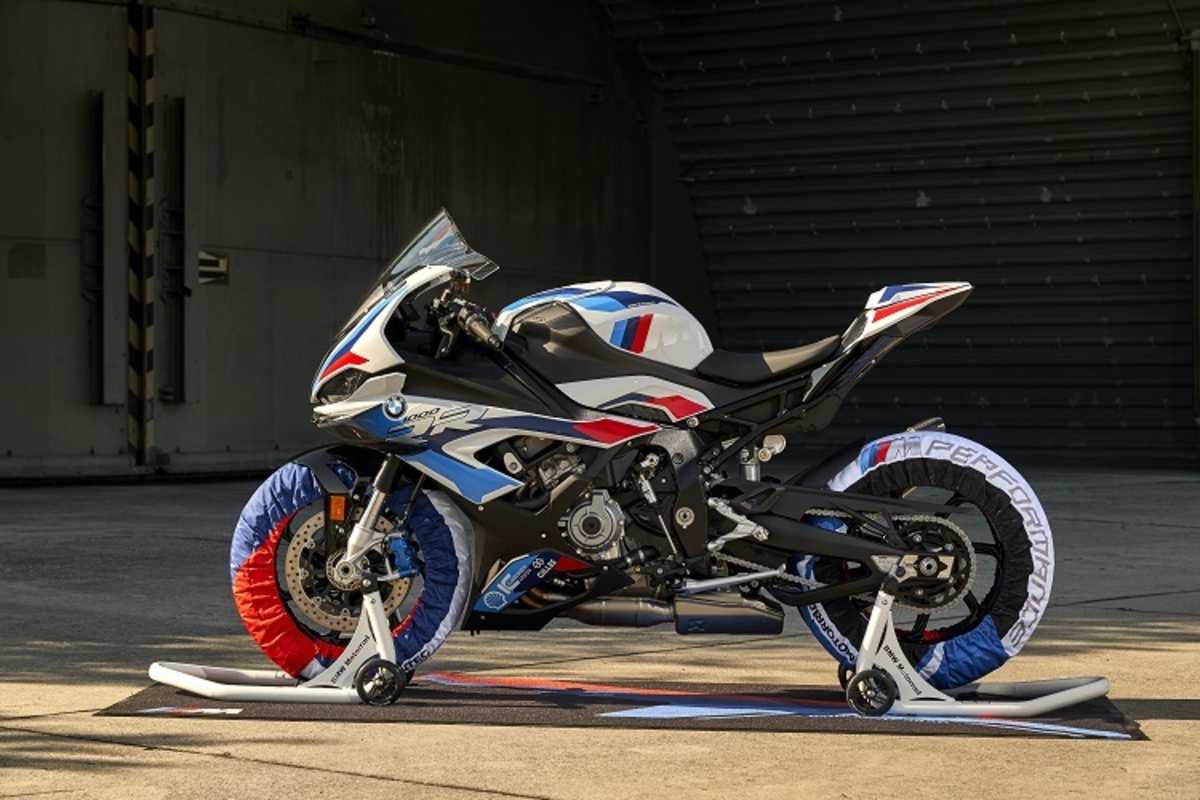 BMW M1000RR: Fast 14.000 Euro Aufpreis auf die Basisvariante S1000RR