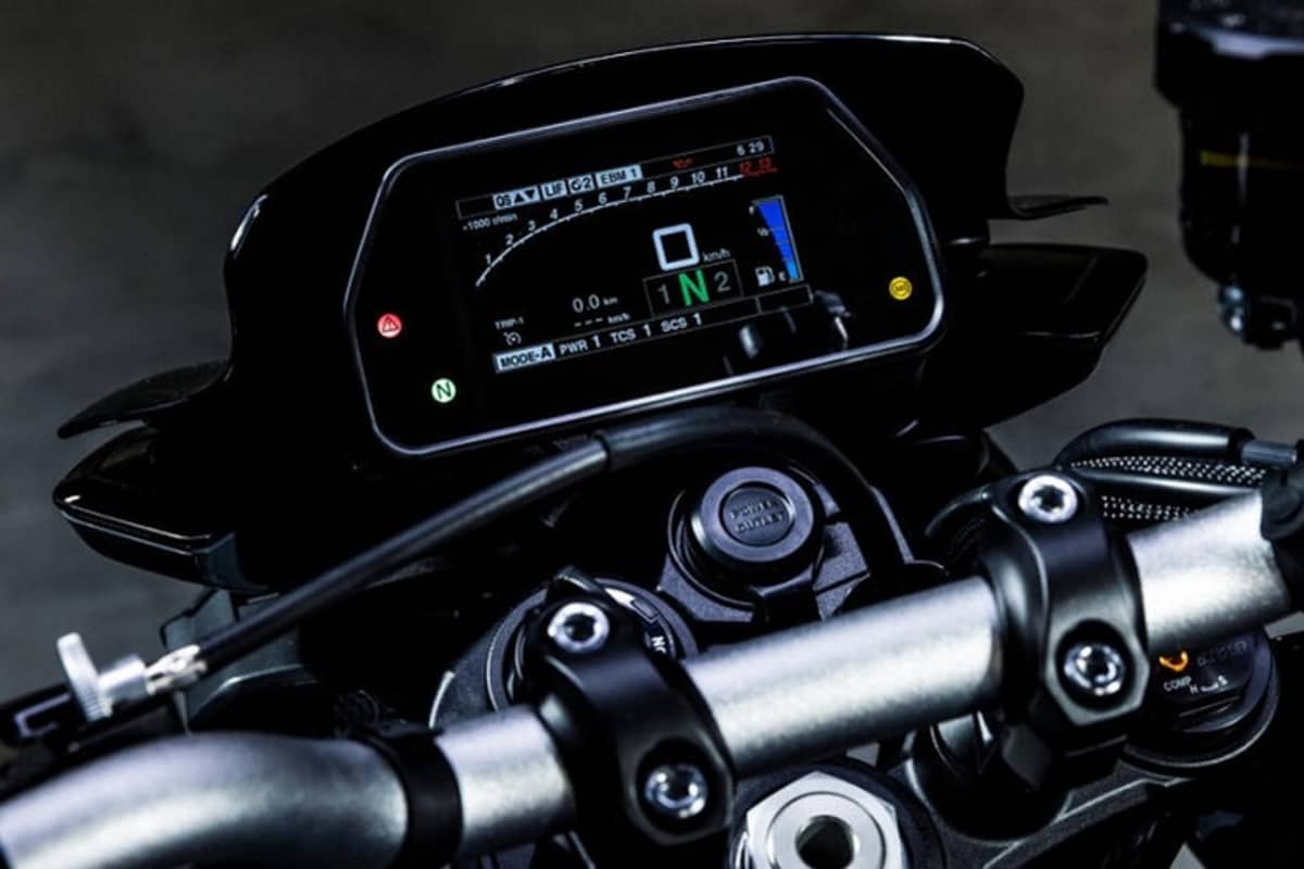 Fast so umfangreiche Elektronik wie an einem Supersportler; alle Systeme Schräglagen-abhängig