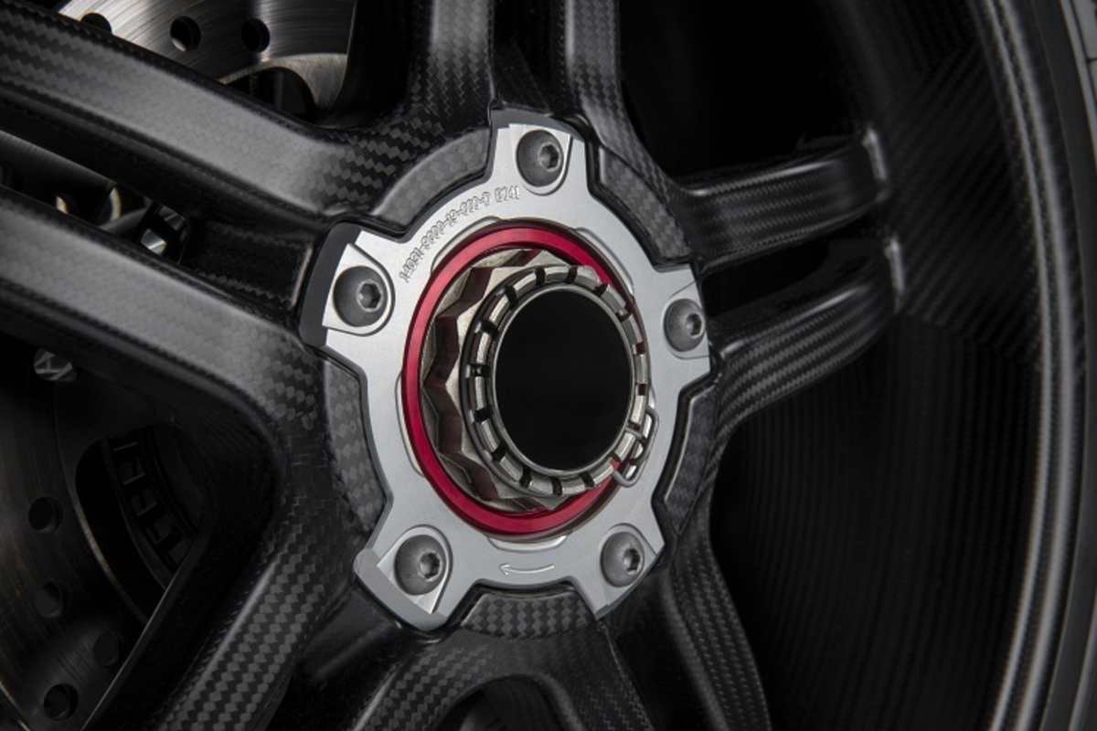 Superleichte Räder aus Karbon sind an der SP2 serienmässig dran