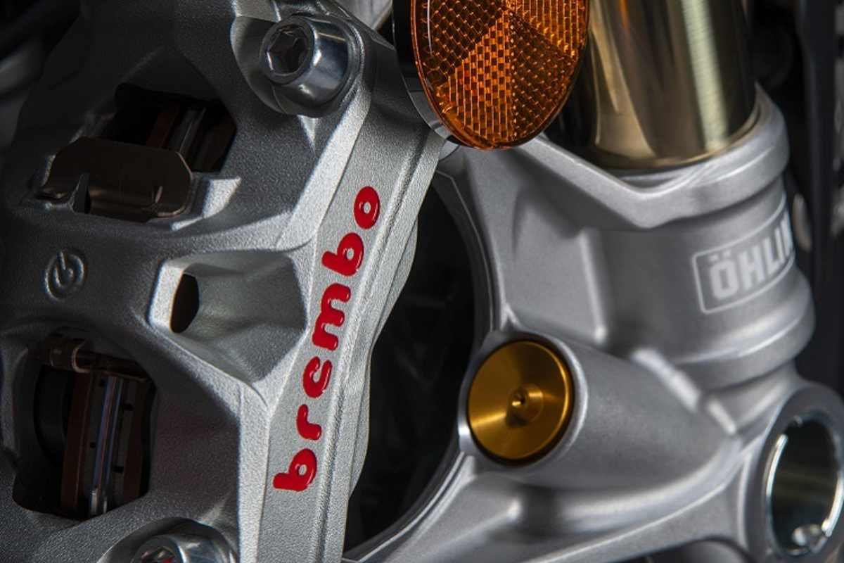 Die neue Öhlins-Gabel vom Typ NPX 25/30 funktioniert mit einer unter Druck gesetzten Dämpferpatrone