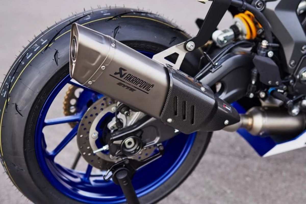 Mehr Power, weniger Gewicht: Komplett-Auspuffanlage von Akrapovic