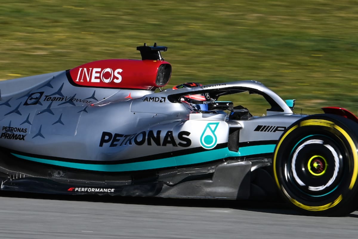 Der Seitenkasten des Mercedes