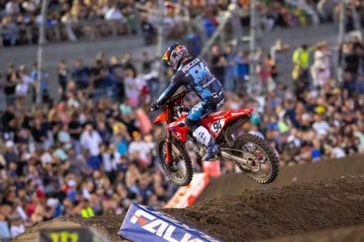 Ken Roczen vor der gewaltigen Zuschauerkulisse von Daytona