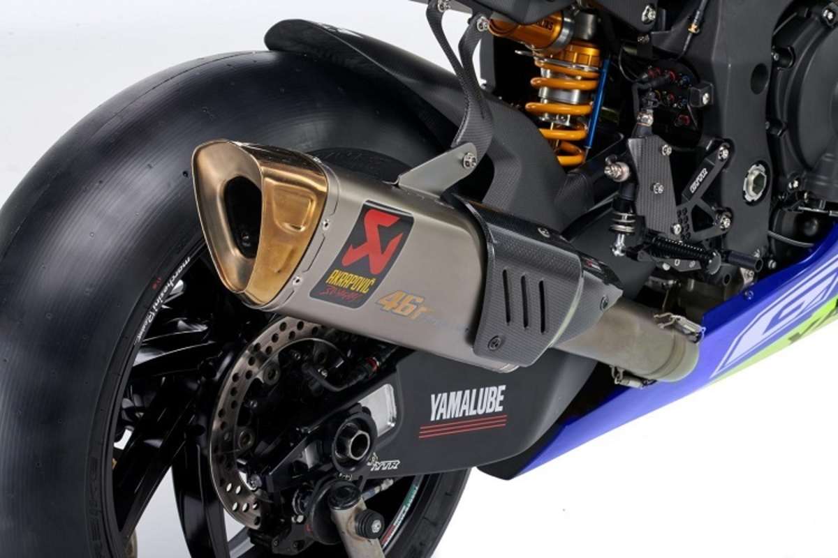 Pneumatisch einstellbares Öhlins-Federbein, Titan-Auspuff von Akrapovic 