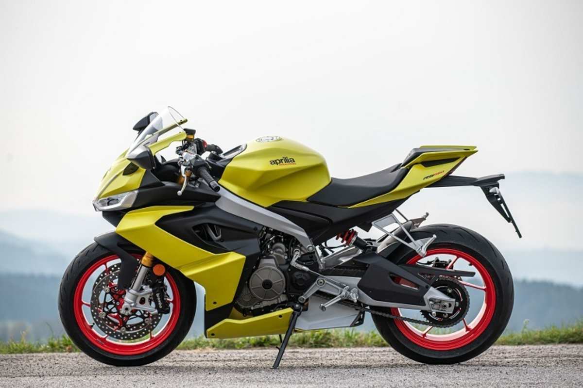 Aprilia RS660 in der mutigen Farbgebung Acid Gold