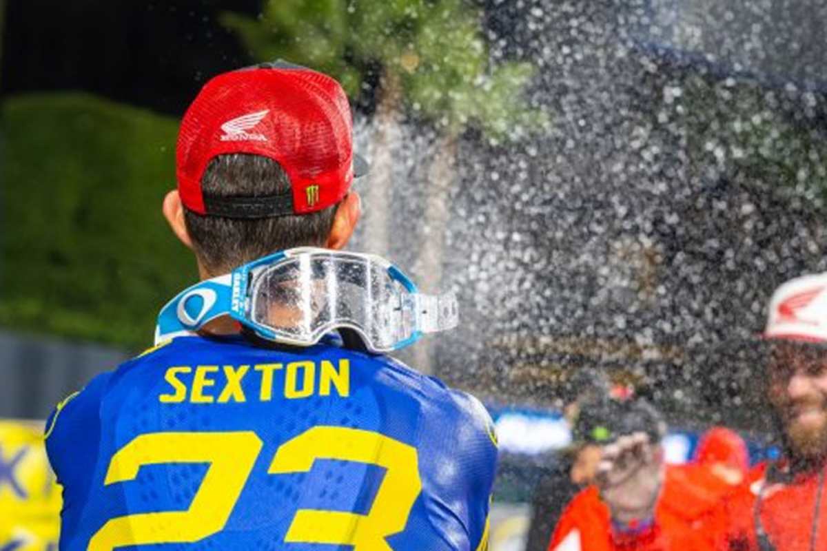 Die Sektdusche nach dem ersten Sieg