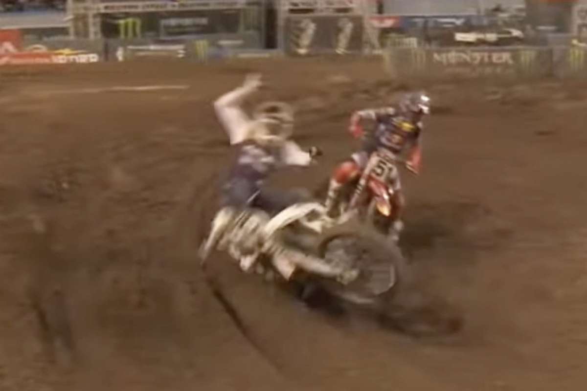 Für diese Aktion, bei der Malcolm Stewart zu Boden ging, wurde Justin Barcia bestraft