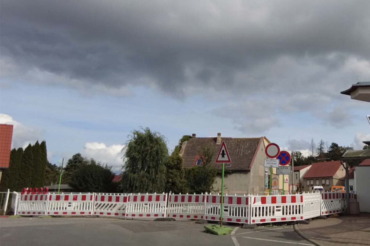 Eine Brückenbaustelle verhindert die Ortsdurchfahrt in Teutschenthal