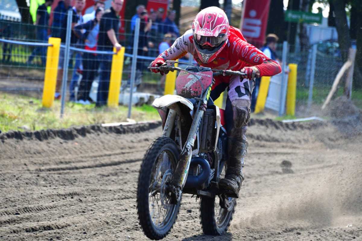 Lokalmatador Maximilian Spies hatte Pech, konnte aber trotzdem das 'redplate' des Meisterschaftsführenden verteidigen