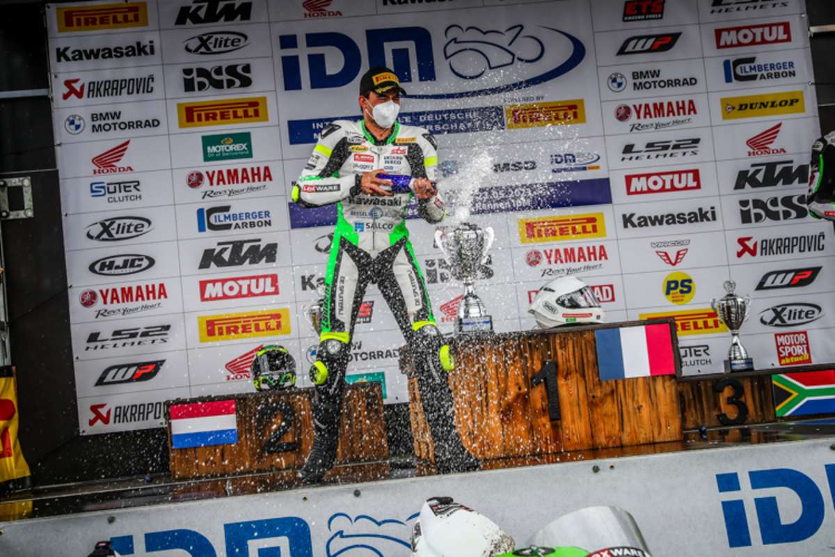 Rob Hartog lässt die Korken knallen