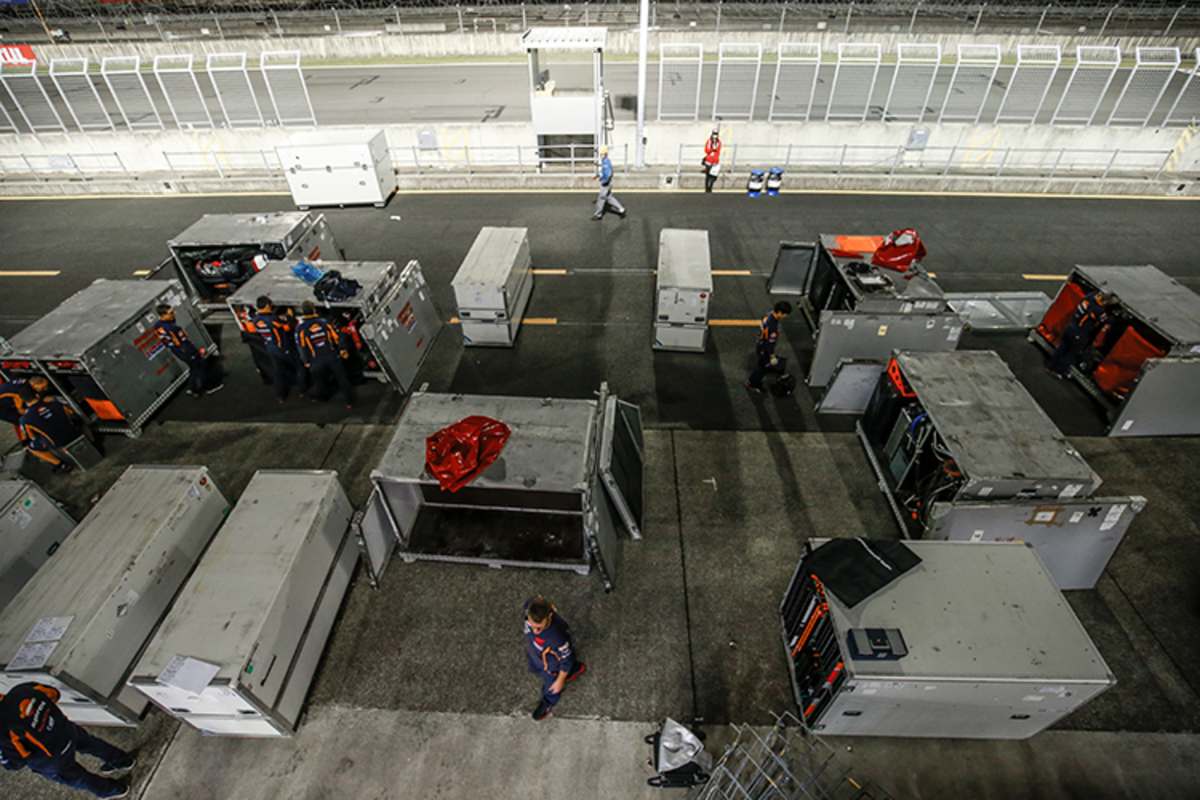 So sehen die Frachtkisten der Teams und der Dorna aus