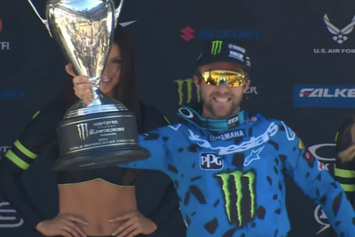 Eli Tomac wird nach seinem Meisterschaftsgewinn von den einheimischen Fans bejubelt