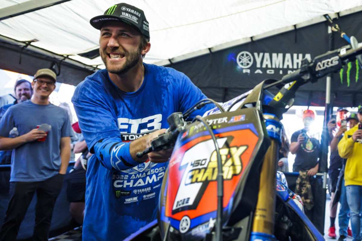 Eli Tomac feiert in Denver