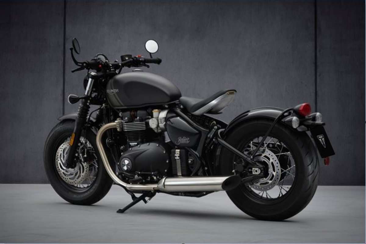 Triumph Bonneville Bobber: Neues 16-Zoll-Vorderrad, niedrige Sitzhöhe und ein Chassis mit Starrrahmen-Optik