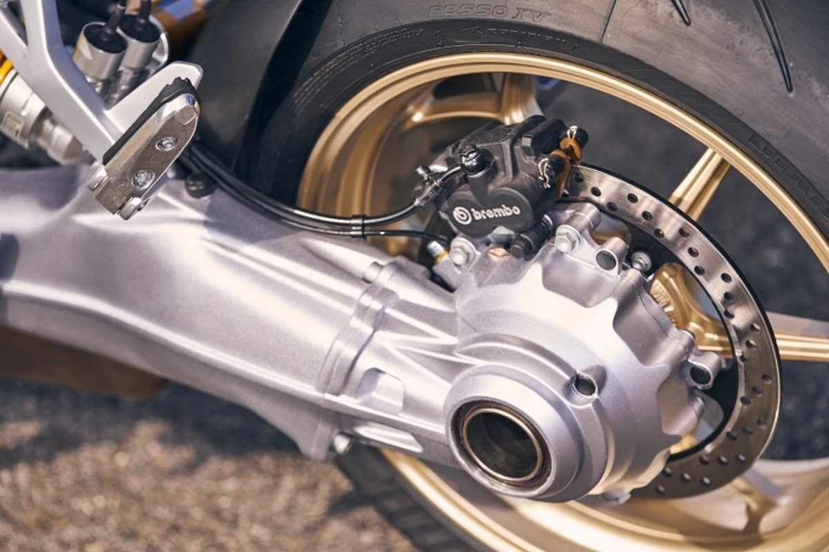 Lange Schwinge zur Verminderung des Kardan-Lastwechselreaktionen