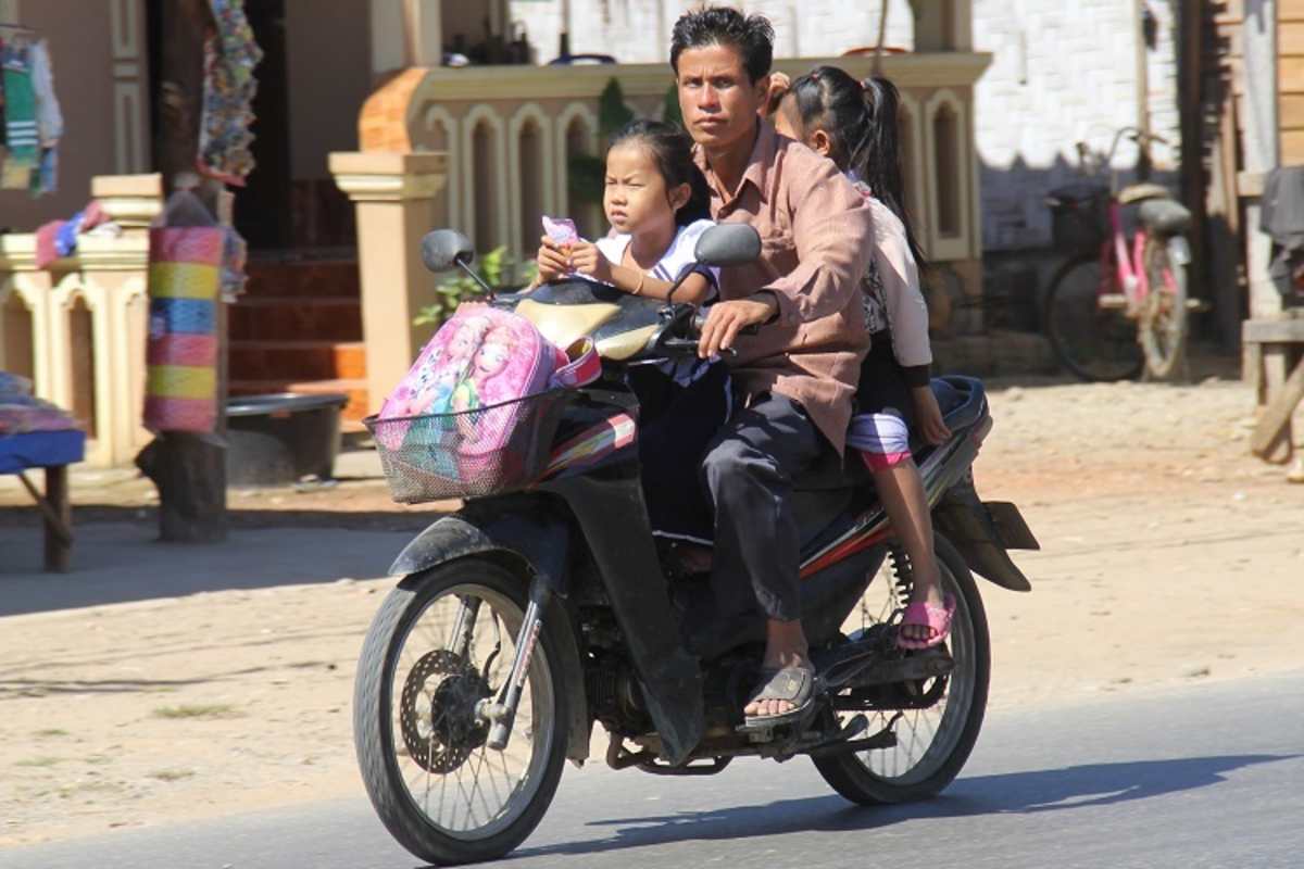 Und dann noch ohne Helm! Das muss verboten werden!