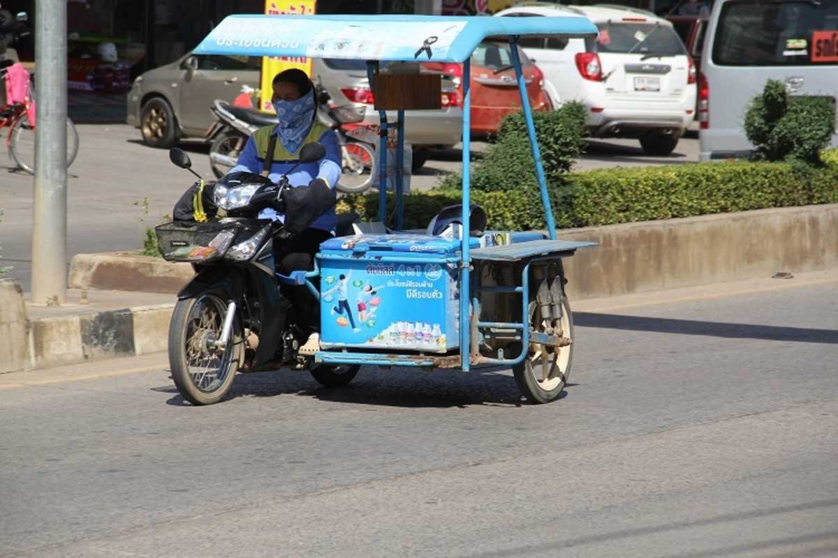 Der Roller ist auch der Verkaufsstand und damit Teil der wirtschaftlichen Existenz