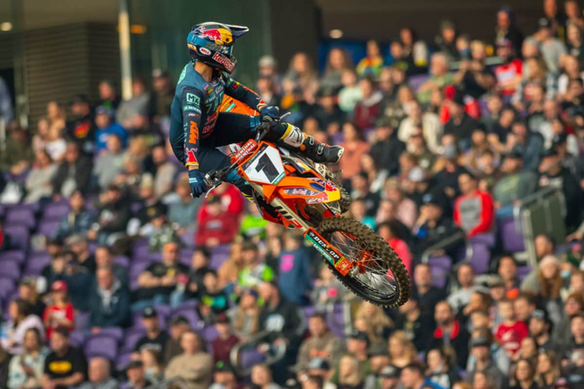 Webb vor der beeindruckenden Zuschauerkulisse von Minneapolis