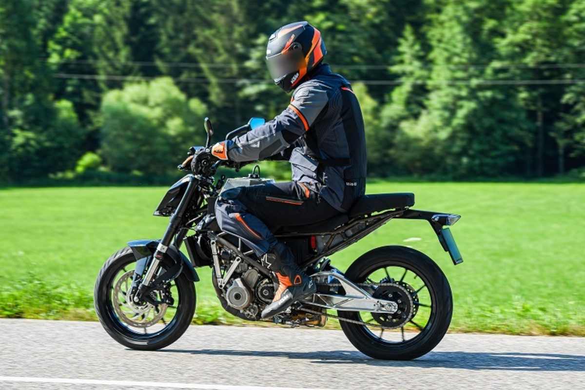 Prototyp der 125 Duke: Neuer, kompakter Motor