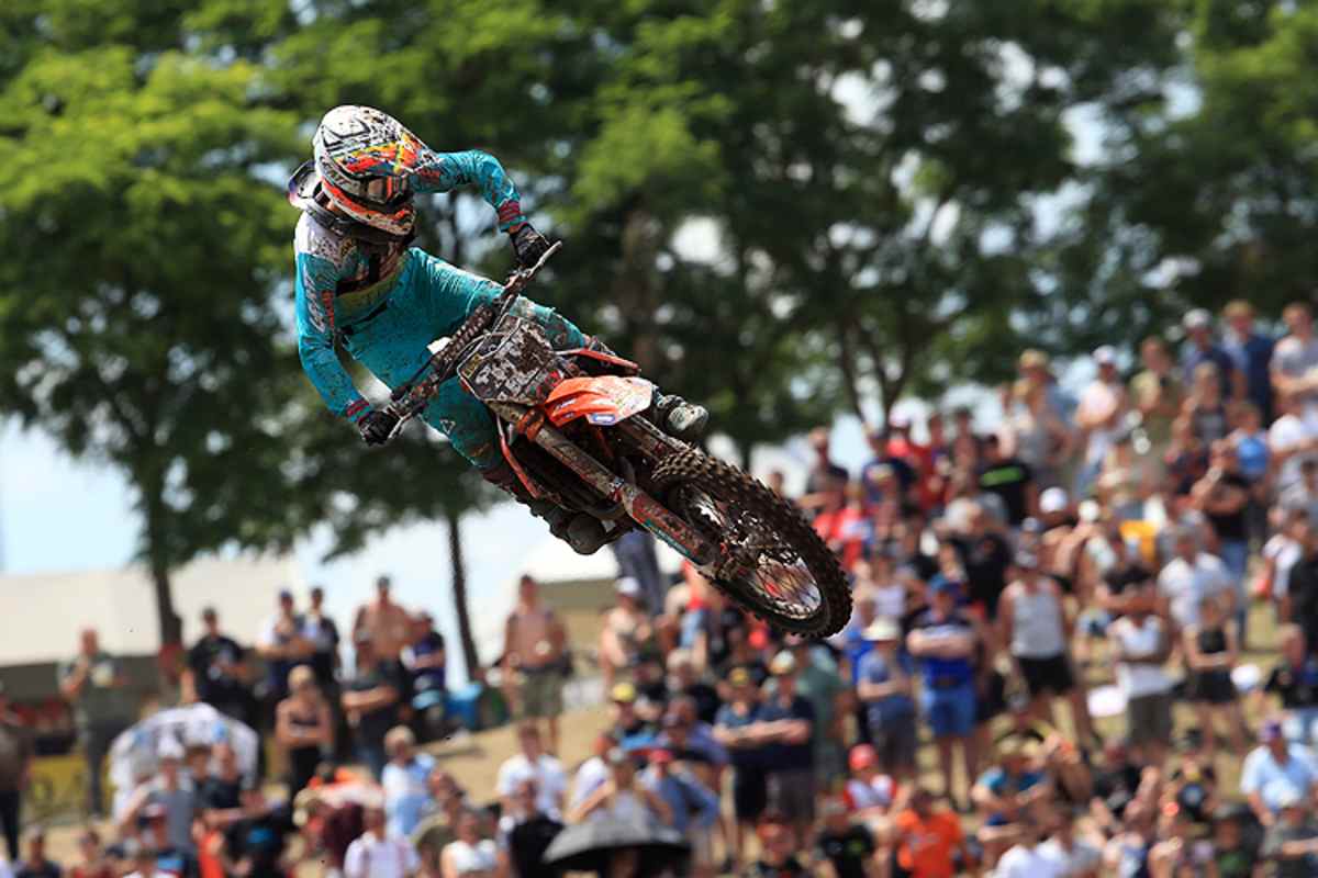 Noah Ludwig an der neuen Sprungsektion im Anfield des Talkessels