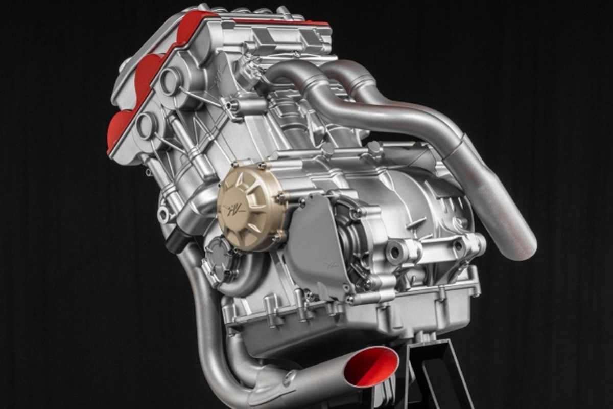 Ist das unter dem güldenen Deckel der Alternator, der nicht auf der Kurbelwelle sitzt, sondern über einen Zahnradsatz angetrieben wird?