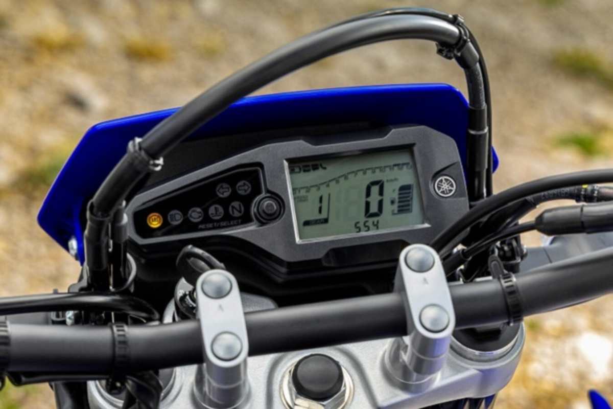 Kompakt und informativ: LCD-Anzeige, kombiniert mit Kontrolleuchten