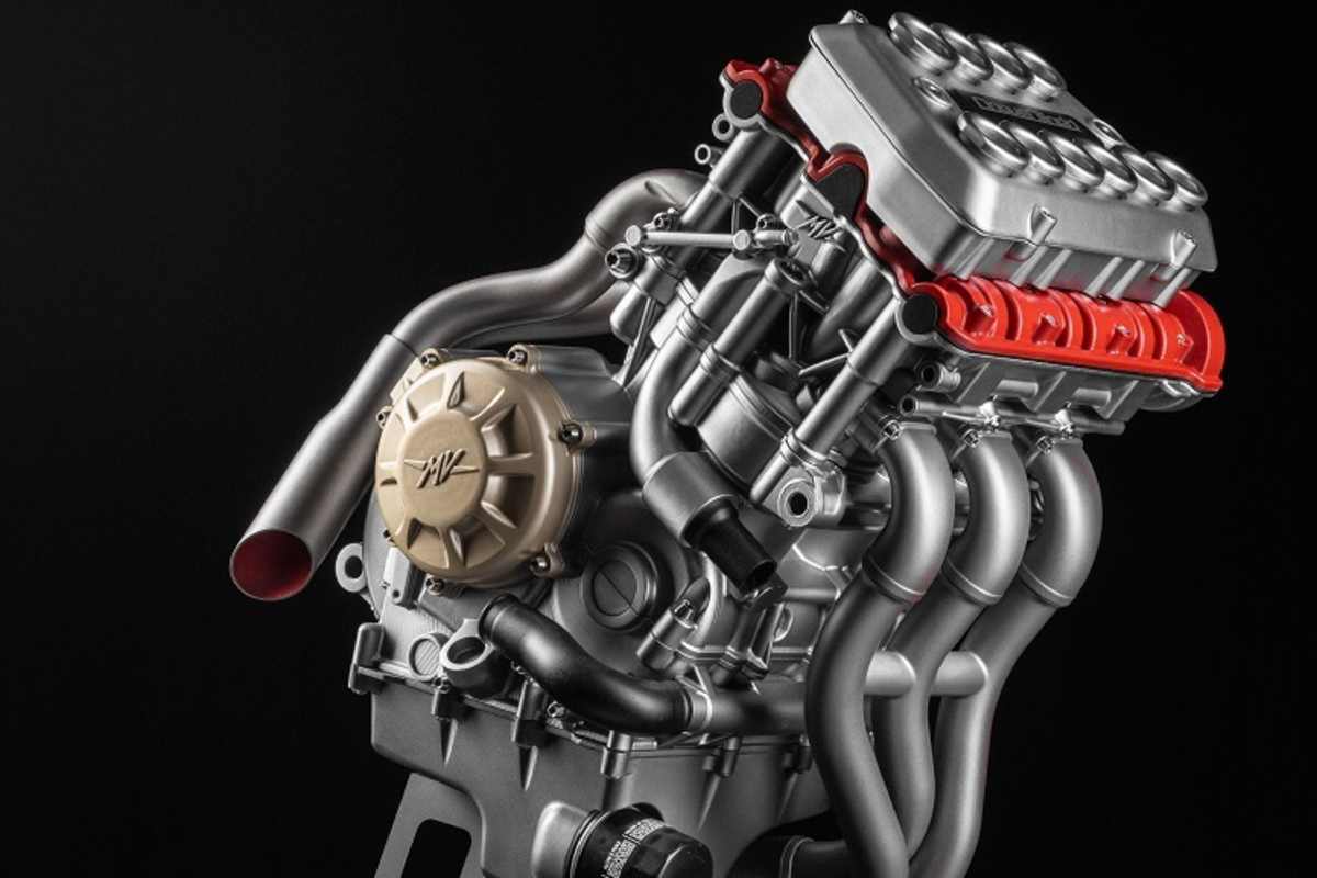 Können wir aus der Form des roten Ventildeckels folgern, dass der Ventiltrieb mit drei Nockenwellen funktioniert?