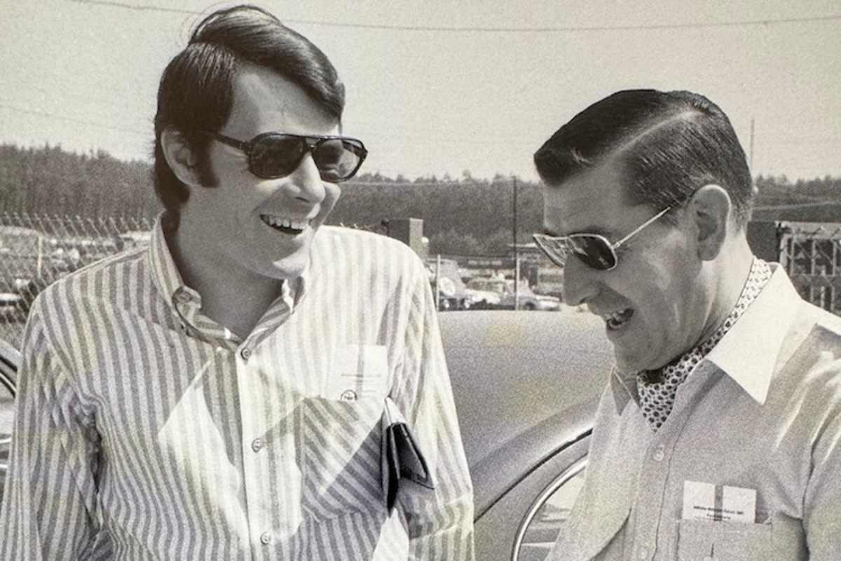 Austausch unter Kollegen: Luck und Sprecherkollege Braun 1970 in Hockenheim