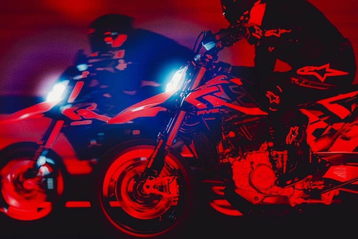 Im Tron-Stil in Szene gesetzt: die Ducati Hypermotard 698 RVE