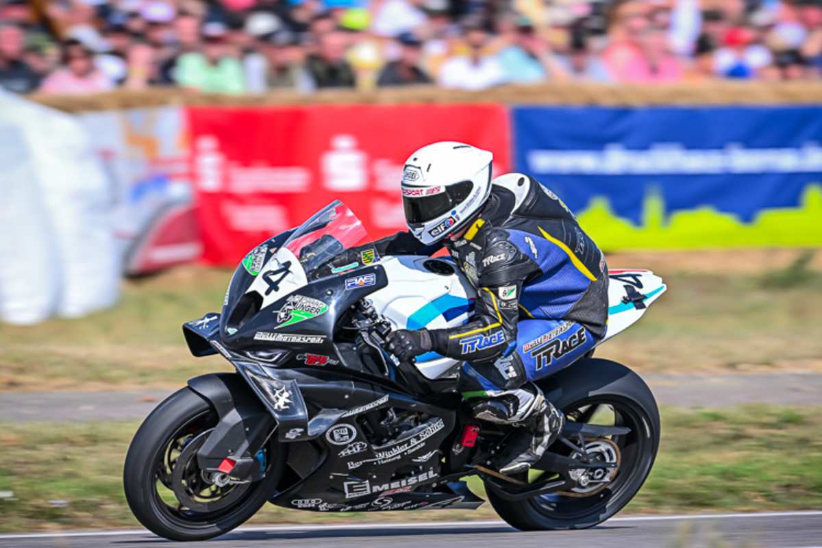Nico Müller kann im finalen Lauf der IRRC Superbike noch ein Highlight setzen