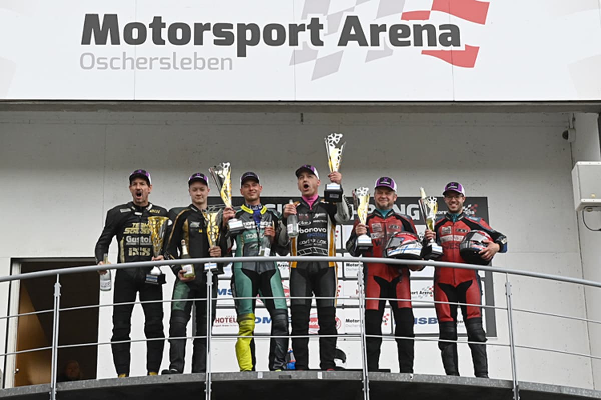 Nur glückliche Gesichter und ausgelassene Stimmung auf dem Podium nach dem Sprintrennen